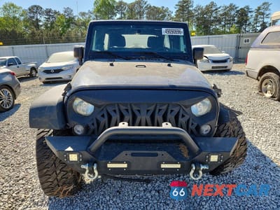 Piąte zdjęcie samochodu w środku: 2016 JEEP WRANGLER UNLIMITED SPORT VIN:1C4BJWDG3GL196377 - miniatura