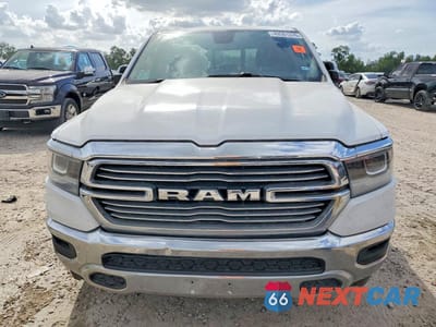 Piąte zdjęcie samochodu w środku: 2020 RAM 1500 LARAMIE VIN:1C6SRFDTXLN295774 - miniatura