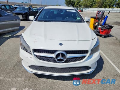 Piąte zdjęcie samochodu w środku: 2018 MERCEDES-BENZ CLA 250 VIN:WDDSJ4EB4JN692264 - miniatura