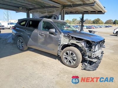 Czwarte zdjęcie samochodu z boku: 2026 TOYOTA HIGHLANDER XLE VIN:5TDKDRBH1TS603352 - miniatura
