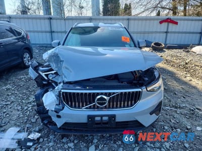 Piąte zdjęcie samochodu w środku: 2024 VOLVO XC40 CORE VIN:YV4L12UK4R2211881 - miniatura