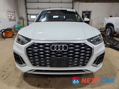 Piąte zdjęcie samochodu w środku: 2021 AUDI Q5 SPORTBACK PREMIUM PLUS VIN:WA15AAFY5M2125389 - miniatura