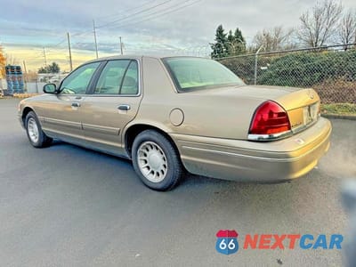 Trzecie zdjęcie samochodu z tyłu: 2001 FORD CROWN VICTORIA LX VIN:2FAFP74W41X162882 - miniatura