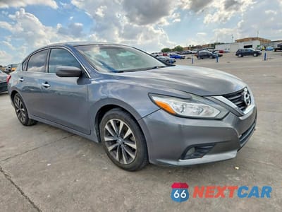 Czwarte zdjęcie samochodu z boku: 2017 NISSAN ALTIMA 2.5 SV VIN:1N4AL3AP4HC169754 - miniatura