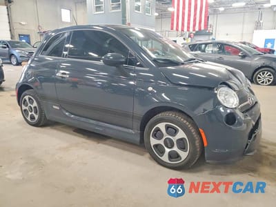 Czwarte zdjęcie samochodu z boku: 2018 FIAT 500 ELECTRIC VIN:3C3CFFGE3JT377415 - miniatura