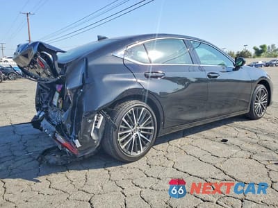Trzecie zdjęcie samochodu z tyłu: 2025 LEXUS ES 300H BASE VIN:58ADA1C10SU076102 - miniatura