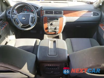 Zdjęcie 8 z 13 samochodu: 2012 CHEVROLET SUBURBAN K1500 LS VIN:1GNSKHE74CR326737 - miniatura