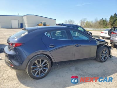Trzecie zdjęcie samochodu z tyłu: 2019 MAZDA 3 VIN:JM1BPBJM9K1130907 - miniatura