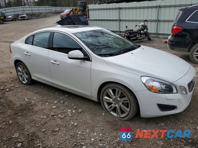 Czwarte zdjęcie samochodu z boku: 2011 VOLVO S60 T6 VIN:YV1902FH2B2010157 - miniatura
