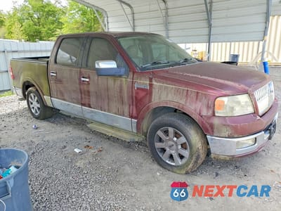 Czwarte zdjęcie samochodu z boku: 2006 LINCOLN MARK LT VIN:5LTPW16526FJ00772 - miniatura
