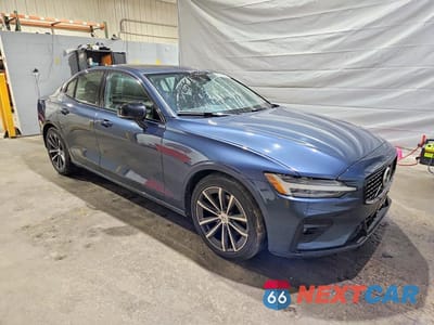 Czwarte zdjęcie samochodu z boku: 2021 VOLVO S60 T5 MOMENTUM VIN:7JR102TZ0MG118297 - miniatura