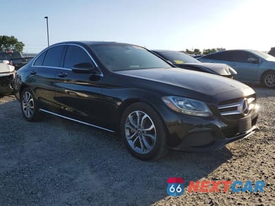 Czwarte zdjęcie samochodu z boku: 2018 MERCEDES-BENZ C 300 VIN:55SWF4JB9JU239113 - miniatura