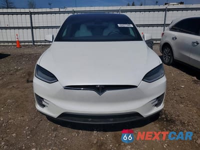Piąte zdjęcie samochodu w środku: 2020 TESLA MODEL X VIN:5YJXCAE20LF270115 - miniatura