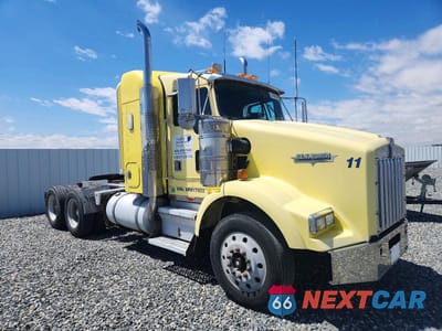 1999 KENWORTH CONSTRUCTI - SEMI TRUCK 1XKDD69X2XR817022 - główne zdjęcie licytacji z USA - miniatura