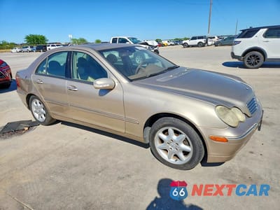 Czwarte zdjęcie samochodu z boku: 2004 MERCEDES-BENZ C 240 4MATIC VIN:WDBRF81J94F487289 - miniatura