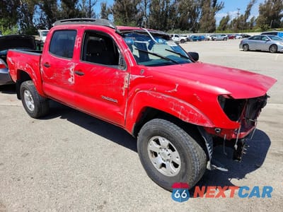 Czwarte zdjęcie samochodu z boku: 2005 TOYOTA TACOMA DOUBLE CAB PRERUNNER VIN:5TEJU62N05Z136981 - miniatura