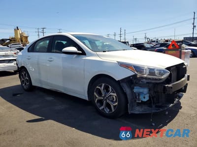 Czwarte zdjęcie samochodu z boku: 2020 KIA FORTE LXS VIN:3KPF24ADXLE257577 - miniatura