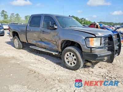 Czwarte zdjęcie samochodu z boku: 2012 GMC SIERRA K2500 SLT VIN:1GT121C86CF199594 - miniatura