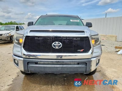 Piąte zdjęcie samochodu w środku: 2015 TOYOTA TUNDRA CREWMAX SR5 VIN:5TFEY5F10FX183119 - miniatura