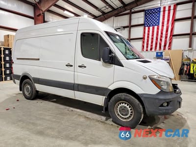 Czwarte zdjęcie samochodu z boku: 2017 MERCEDES BENZ SPRINTER 2500 DELIVERY VAN VIN:WD3PE7CD9HP385062 - miniatura