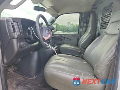 Zdjęcie 7 z 13 samochodu: 2019 GMC SAVANA VIN:1GTW7AFG1K1149725 - miniatura