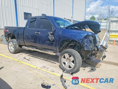 Czwarte zdjęcie samochodu z boku: 2012 CHEVROLET SILVERADO K1500 LT VIN:1GCRKSE76CZ112479 - miniatura