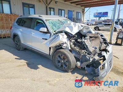 Czwarte zdjęcie samochodu z boku: 2018 VOLKSWAGEN ATLAS SE VIN:1V2CR2CA9JC566823 - miniatura