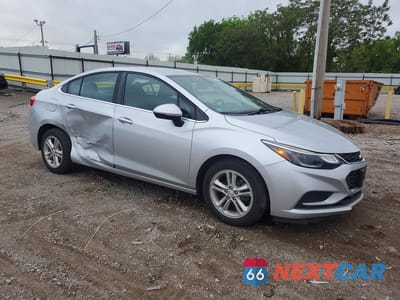 Czwarte zdjęcie samochodu z boku: 2016 CHEVROLET CRUZE LT VIN:1G1BE5SMXG7283217 - miniatura