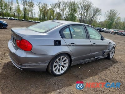 Trzecie zdjęcie samochodu z tyłu: 2011 BMW 328 XI SULEV VIN:WBAPK5G51BNN80093 - miniatura
