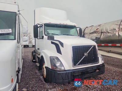 2018 VOLVO VNL SEMI TRUCK 4V4N39TG9JN892705 - główne zdjęcie licytacji z USA - miniatura