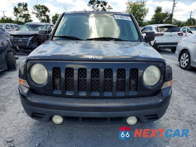 Piąte zdjęcie samochodu w środku: 2011 JEEP PATRIOT SPORT VIN:1J4NT1GB5BD196873 - miniatura