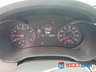 Zdjęcie 9 z 12 samochodu: 2017 KIA OPTIMA SXL TURBO VIN:5XXGV4L25HG159210 - miniatura