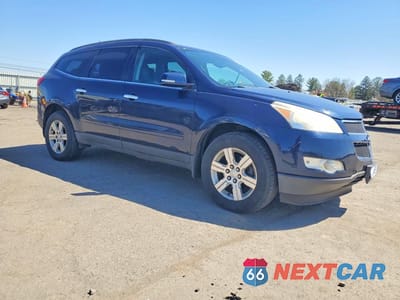 Czwarte zdjęcie samochodu z boku: 2011 CHEVROLET TRAVERSE LT VIN:1GNKVGED9BJ274557 - miniatura