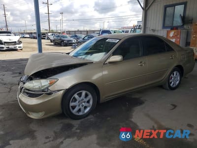 2005 TOYOTA CAMRY LE 4T1BE32K75U554044 - główne zdjęcie licytacji z USA - miniatura