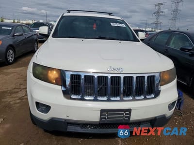 Piąte zdjęcie samochodu w środku: 2011 JEEP GRAND CHEROKEE LAREDO VIN:1J4RS4GG2BC513452 - miniatura