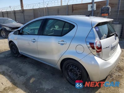 Drugie zdjęcie samochodu z przodu: 2013 TOYOTA PRIUS C THREE VIN:JTDKDTB31D1057684 - miniatura