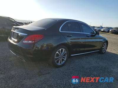 Trzecie zdjęcie samochodu z tyłu: 2018 MERCEDES-BENZ C 300 VIN:55SWF4JB9JU239113 - miniatura