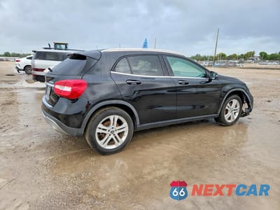 Trzecie zdjęcie samochodu z tyłu: 2019 MERCEDES-BENZ GLA 250 4MATIC VIN:WDCTG4GB1KU017340 - miniatura