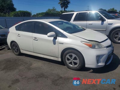 Czwarte zdjęcie samochodu z boku: 2015 TOYOTA PRIUS THREE VIN:JTDKN3DU2F1931921 - miniatura