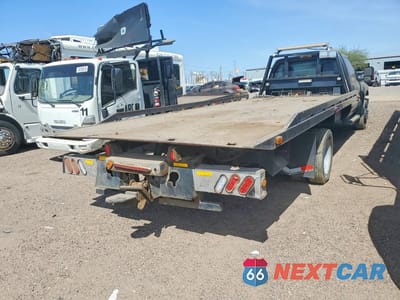Trzecie zdjęcie samochodu z tyłu: 2014 FORD F550 SUPER DUTY VIN:1FDUF5GY9EEB37548 - miniatura
