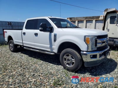 Czwarte zdjęcie samochodu z boku: 2017 FORD F350 SUPER DUTY VIN:1FT8W3B66HEB96464 - miniatura
