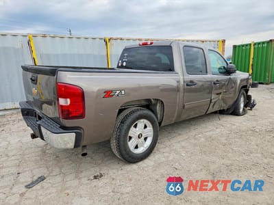 Trzecie zdjęcie samochodu z tyłu: 2013 CHEVROLET SILVERADO K1500 LT VIN:3GCPKSE71DG212871 - miniatura