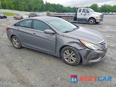 Czwarte zdjęcie samochodu z boku: 2011 HYUNDAI SONATA GLS VIN:5NPEB4ACXBH062835 - miniatura