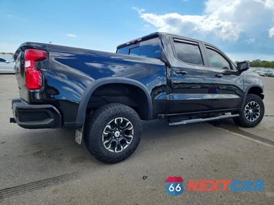 Trzecie zdjęcie samochodu z tyłu: 2024 CHEVROLET SILVERADO K1500 ZR2 VIN:3GCUDHE84RG362411 - miniatura