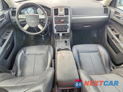 Zdjęcie 8 z 11 samochodu: 2010 CHRYSLER 300 TOURING VIN:2C3CA5CV4AH326562 - miniatura