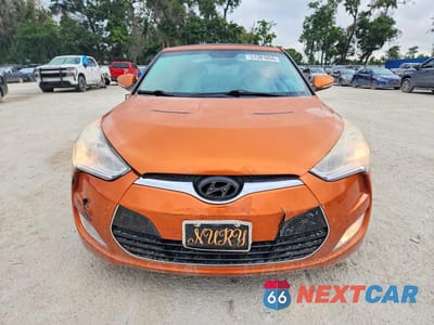 Piąte zdjęcie samochodu w środku: 2012 HYUNDAI VELOSTER BASE VIN:KMHTC6AD6CU030136 - miniatura