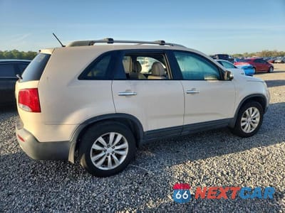 Trzecie zdjęcie samochodu z tyłu: 2011 KIA SORENTO LX VIN:5XYKT4A28BG113859 - miniatura