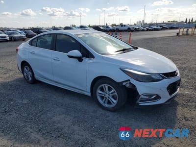 Czwarte zdjęcie samochodu z boku: 2017 CHEVROLET CRUZE LT VIN:1G1BD5SM2H7112966 - miniatura