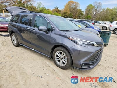 Czwarte zdjęcie samochodu z boku: 2025 TOYOTA SIENNA XLE 7-PASSENGER VIN:5TDJSKFC2SS215360 - miniatura