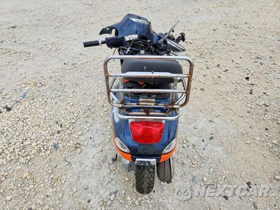 Czwarte zdjęcie samochodu z boku: 2011 VESPA LX 50 VIN:ZAPC386B7B5300182 - miniatura